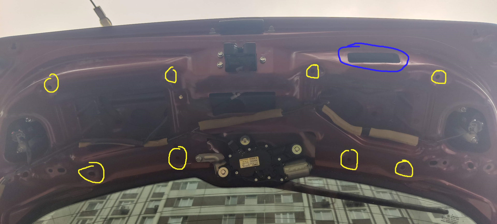 Замена замка багажника Mazda 3 bk хэтчбек — Mazda 3 (1G) BK, 1,6 л ...