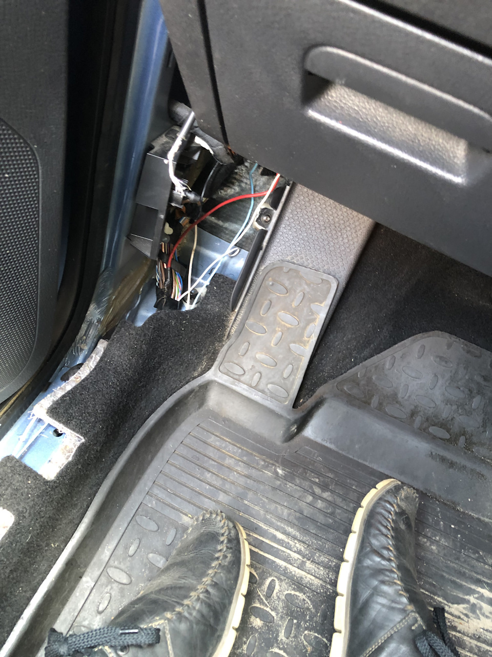 Оборвался тросик капота — Volkswagen Tiguan (1G), 2 л, 2011 года ...