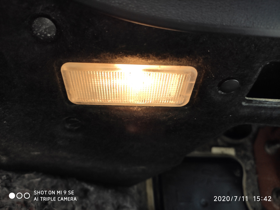 Замена ламп подсветки багажника и подсветки ног на LED — Citroen C4 ...