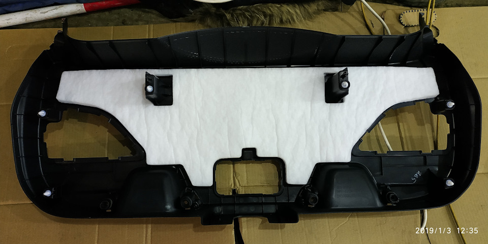 Защелки на центральной накладке — Lada Vesta SW (1G)