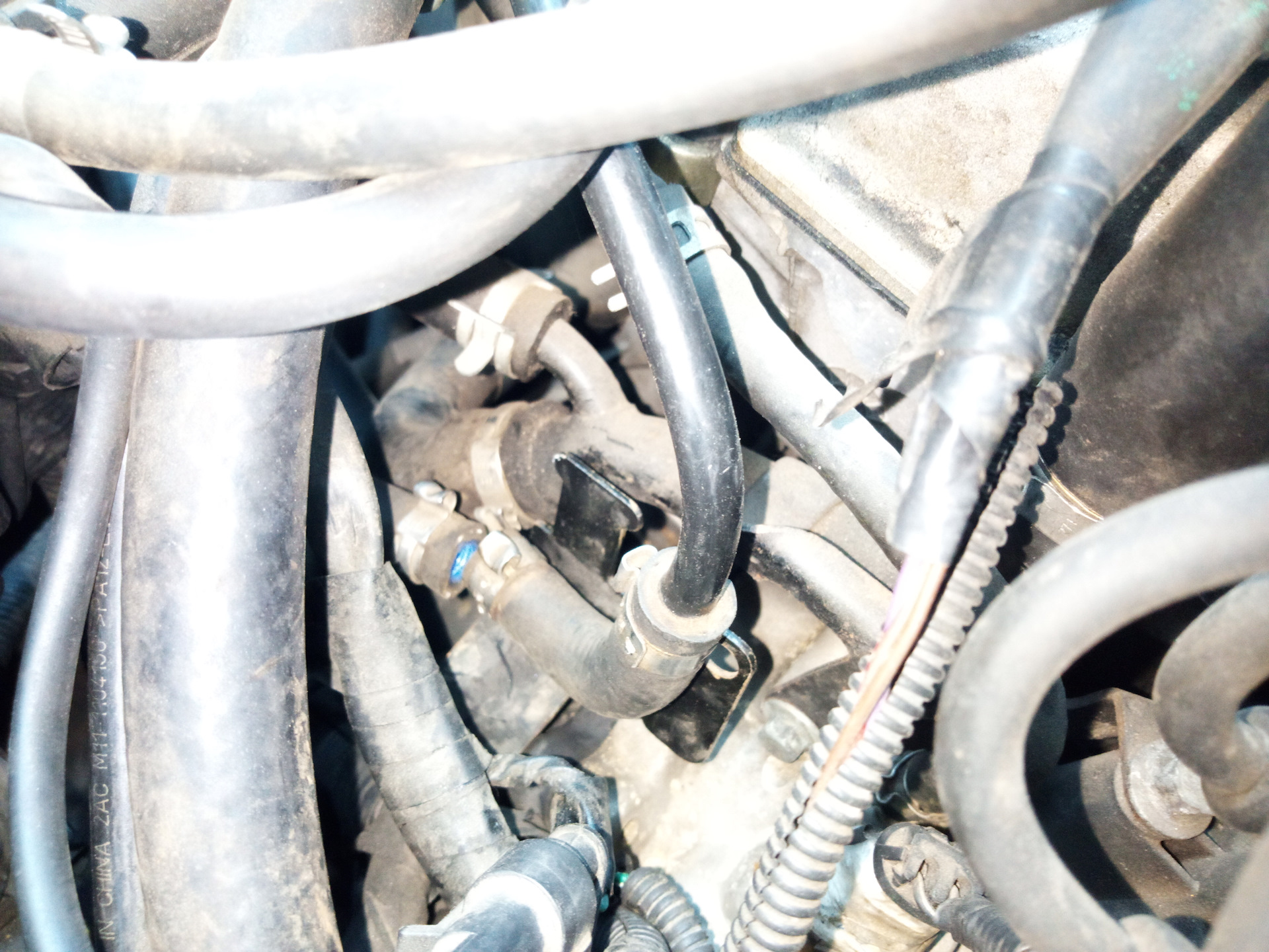 8. 8. Клапан егр chery fora. 8. Картерные газы чери тигго.