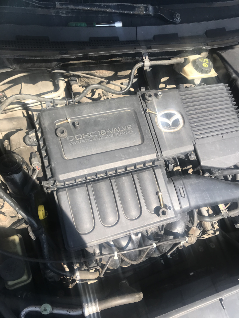 «Люфт» крышки воздушного фильтра — Mazda 3 (1G) BK, 1,6 л, 2006 года ...