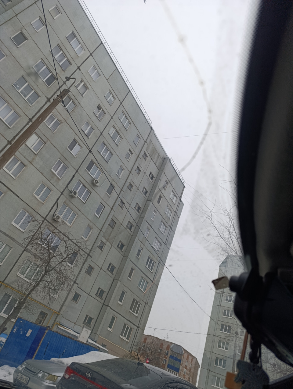 Левая верхняя сторона — Lada 21124