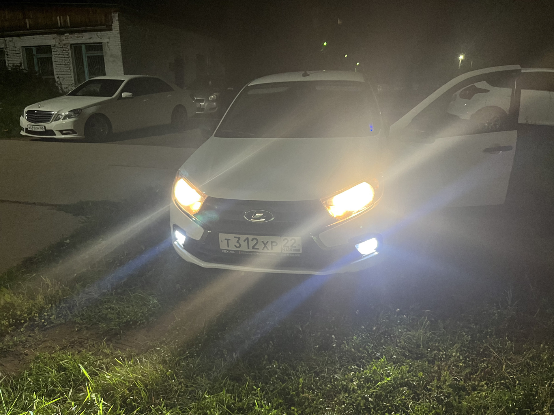 ПТФ двухцветные — Lada Гранта (2G) FL, 1,6 л, 2018 года | аксессуары ...