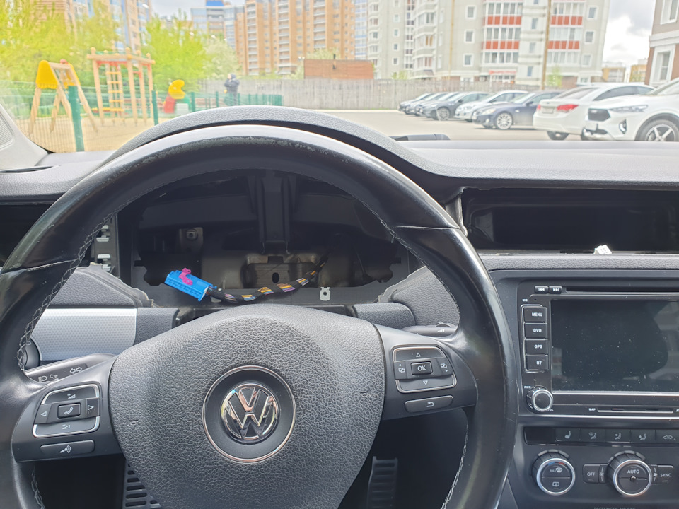 Карпетизация центральной консоли. Джетта. - Volkswagen Jetta VI, 1,6 л, 2013 год