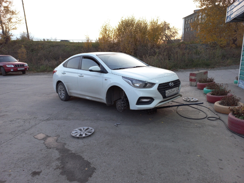 Замена габаритных лампочек, развал схождения, переобувка, регулировка ...