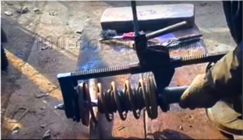 Приспособление для снятия пружины передней ваз 2109. Съёмник пружин ваз 2110. Съёмник пружины ваз 2108-12. Съёмки пружин. Приспособление для снятия пружины передней ваз 2109.