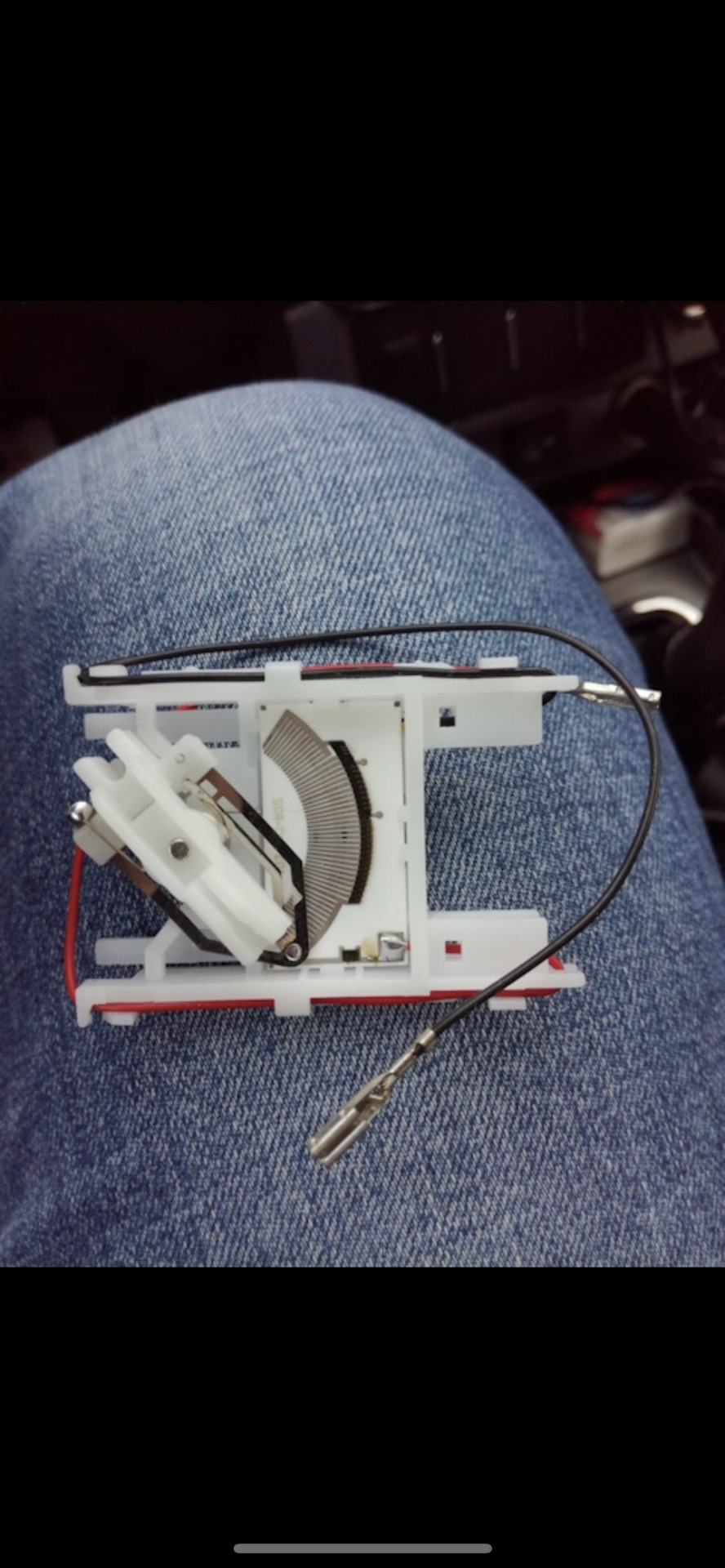 Датчик уровня топлива — Geely Emgrand EC7 FE-1, 1,8 л, 2013 года ...