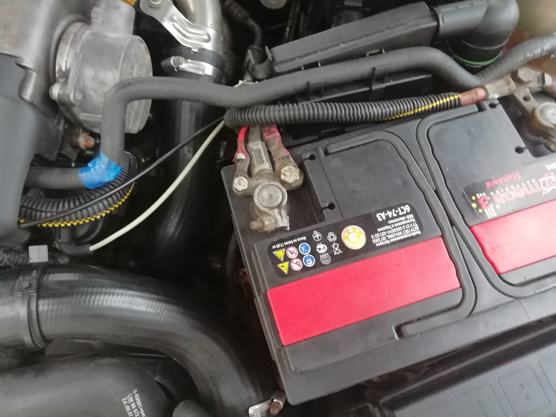 Акб на опель вектра б 1. 8 бензин 2008г. Вектра б какой аккумулятор. 8. Акб опель зафира б 1.