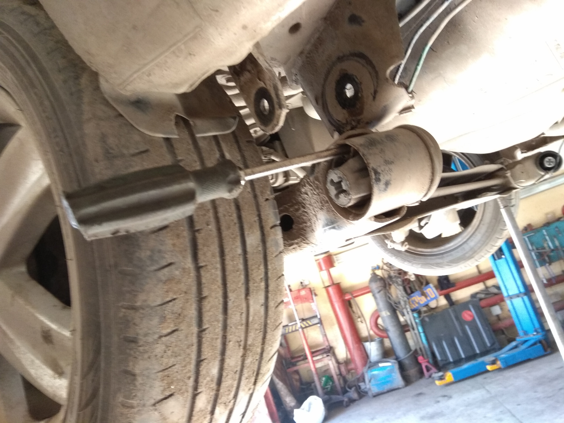 Замена сайлентблоков задней балки — Renault Grand Scenic II, 1,5 л ...