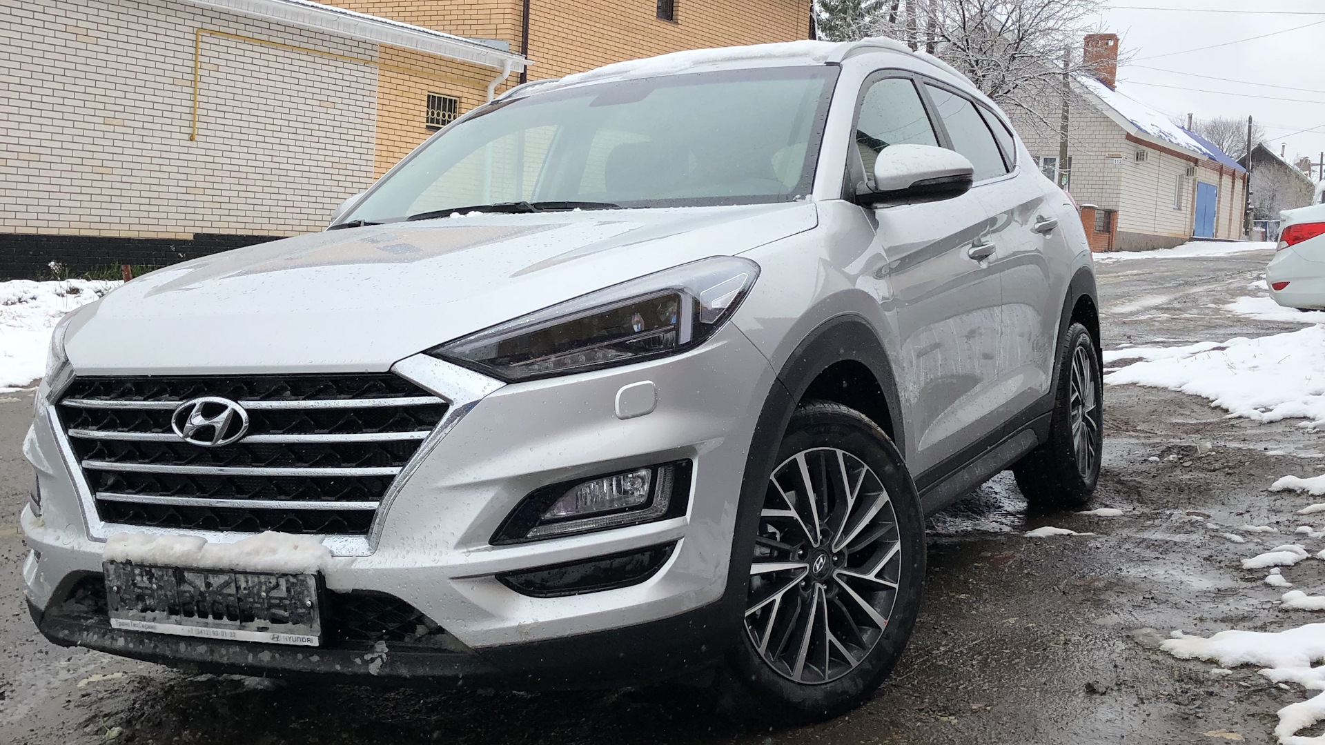 Хендай туксон 2018 двигатели. Hyundai Tucson TL мокрый асфальт.