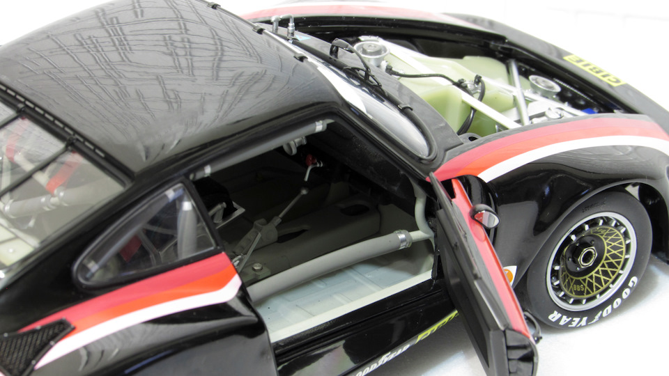 未開封 exoto 1/18 PORSCHE 935 Turbo #40 Porsche 935 Turbo Martini Racing #40 Finish Line 1976 24h