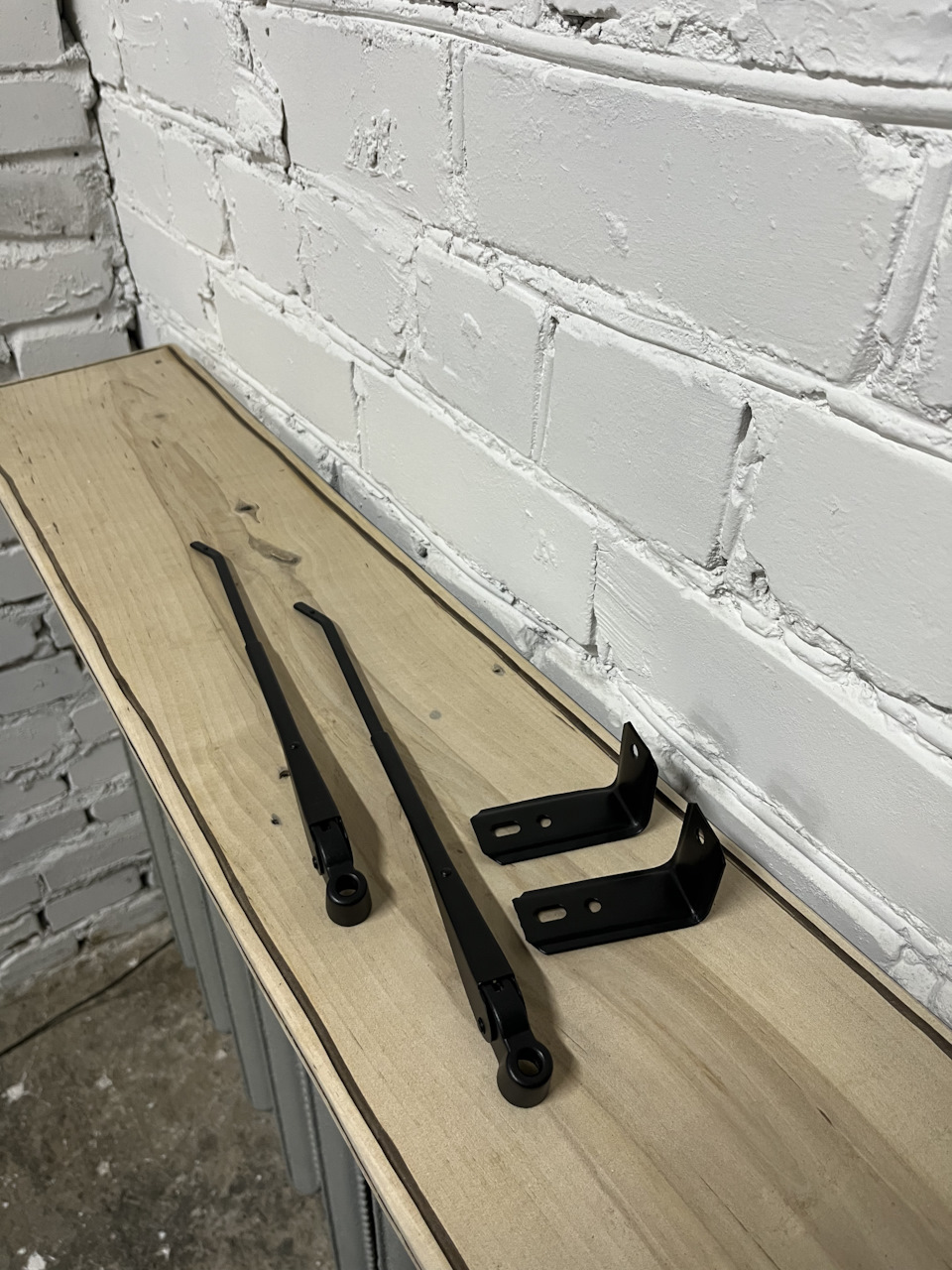 Покраска поводков дворников — LADA 21013, 1,2 л., 1986 года | своими ...