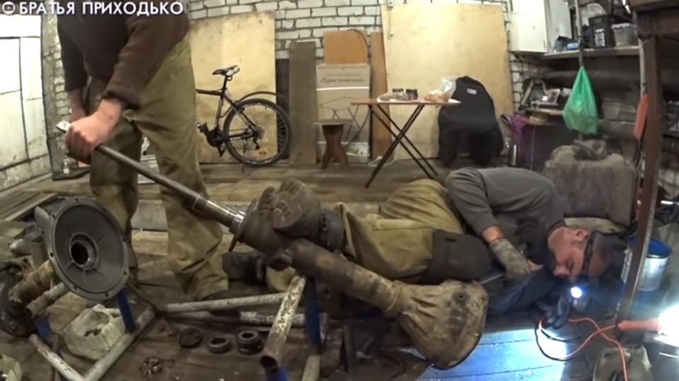 Съёмники для легкого потрошения колхозного моста — УАЗ 3303, 2,7 л ...