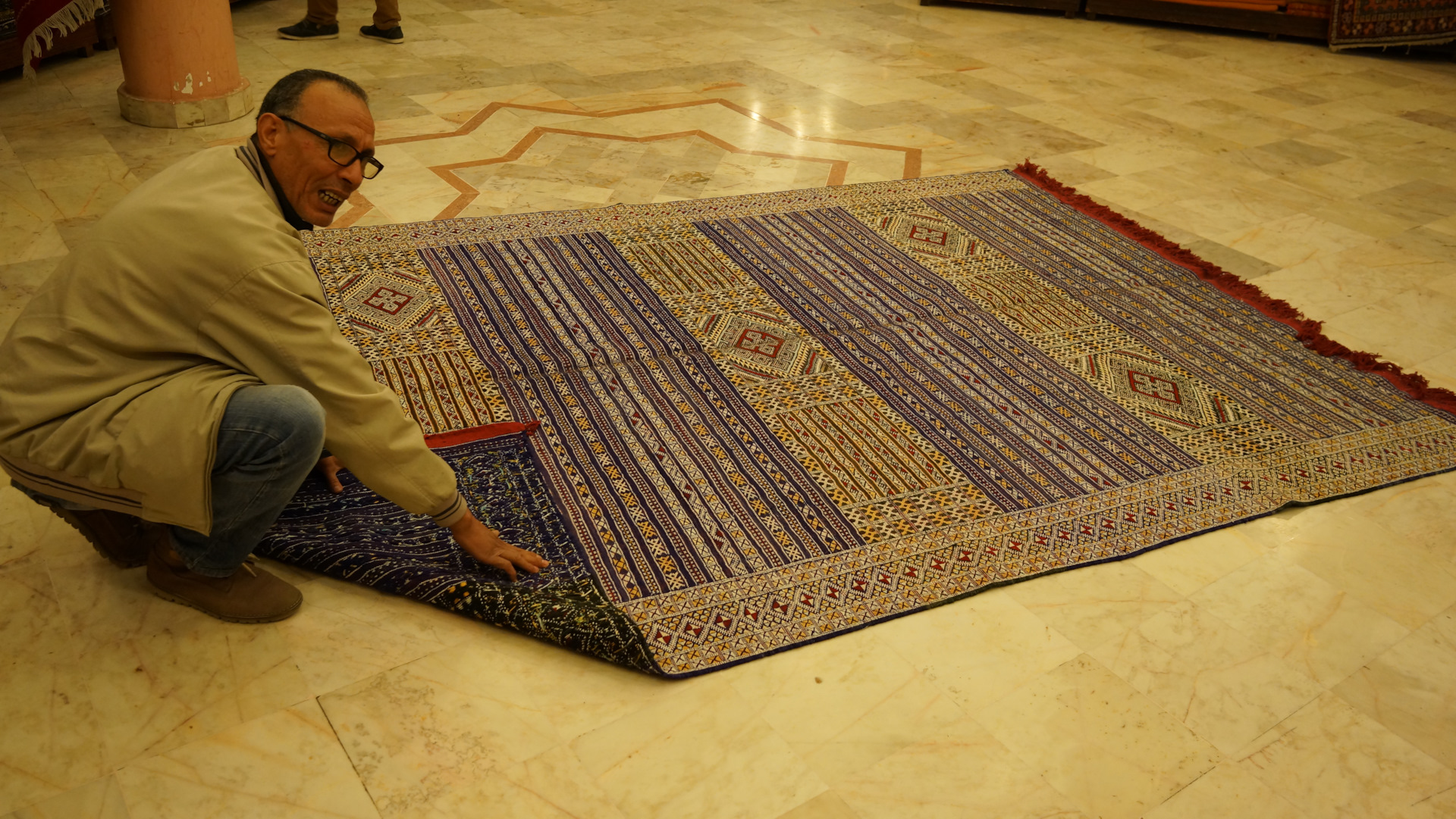 Иллюзии в цирке. Много ковров. Шоу ковров. Шакиров шоу ковров отзывы. Маска нечистой силы 5 классная святки.