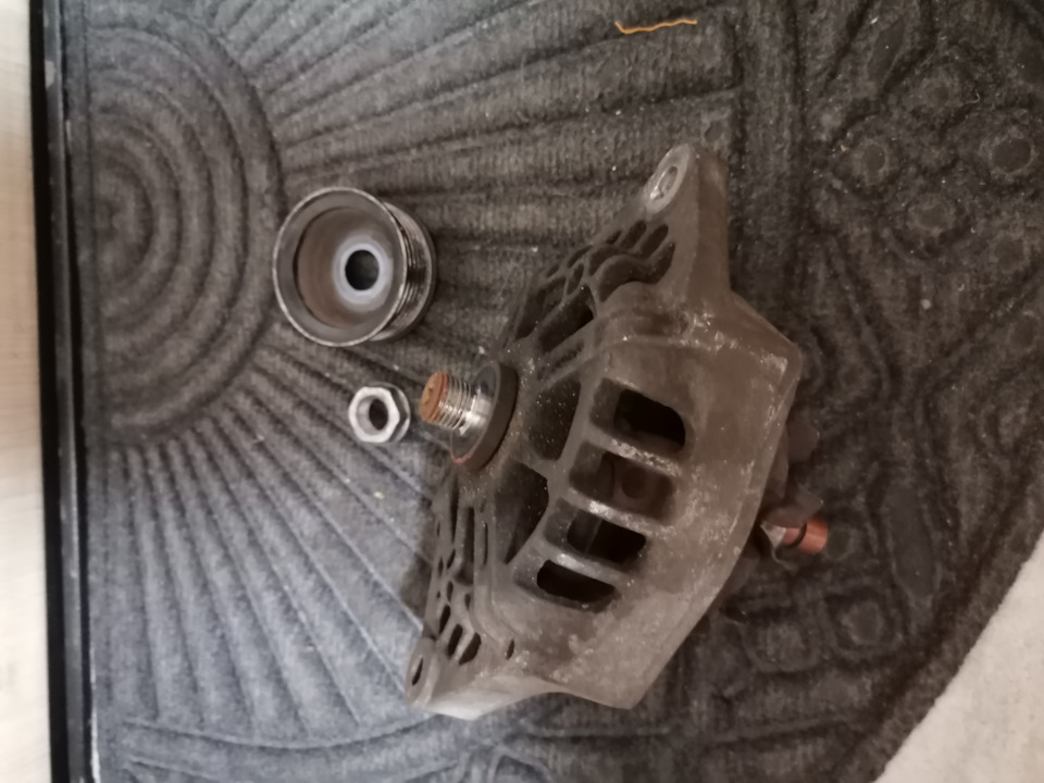 Генератор Nissan Almera Classic. Лайфхак как открутить гайку шкива ...