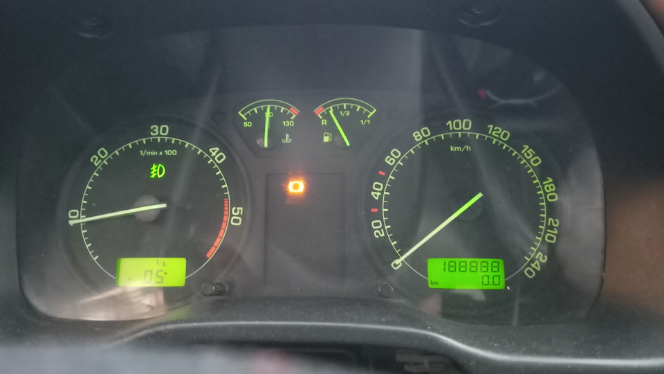 Горит поворотник не мигая всегда — Skoda Octavia A4 Mk1, 1,9 л, 2008 ...