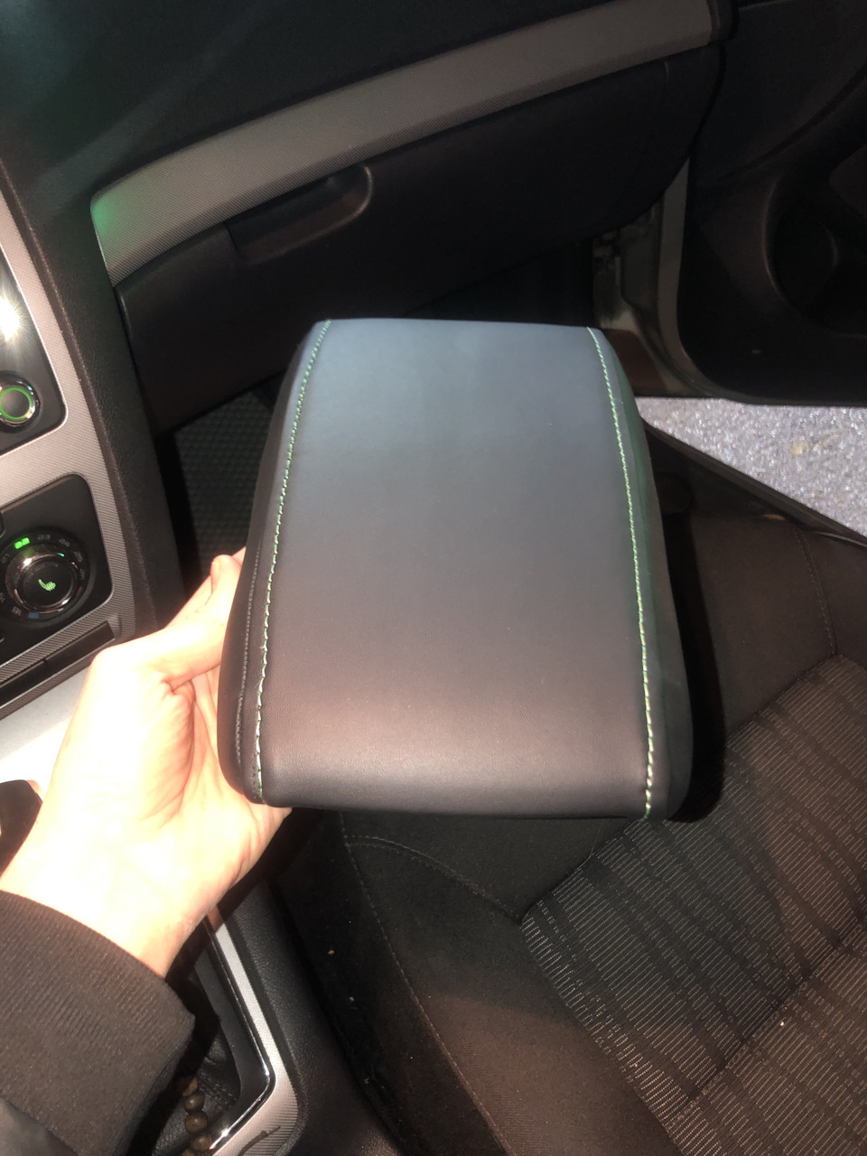 Обмен подлокотниками(временно) — Skoda Octavia A5 Mk2, 1,8 л, 2013 года ...