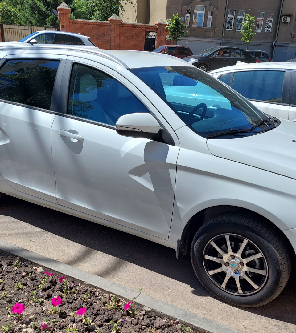 Заводская тонировка на Веста Люкс с пакетом Престиж — Lada Vesta, 1,6 л,  2022 года | тюнинг | DRIVE2