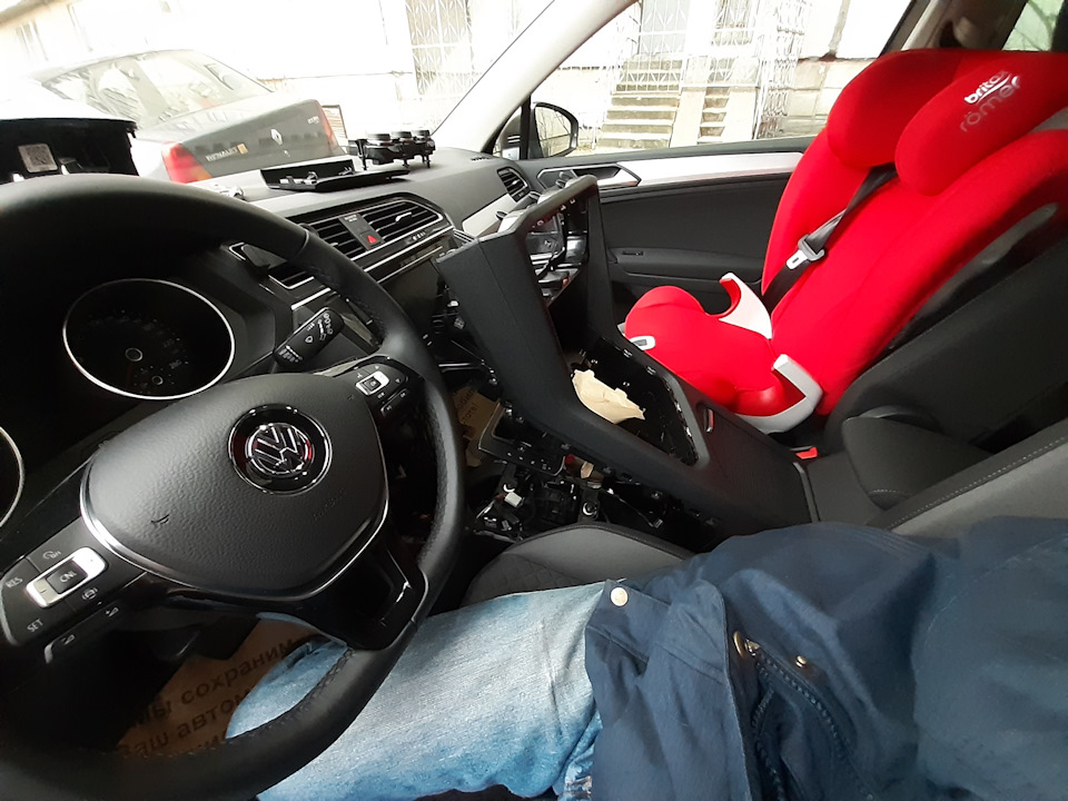Установил подстаканник со шторкой — Volkswagen Tiguan (2G), 2 л, 2018 ...