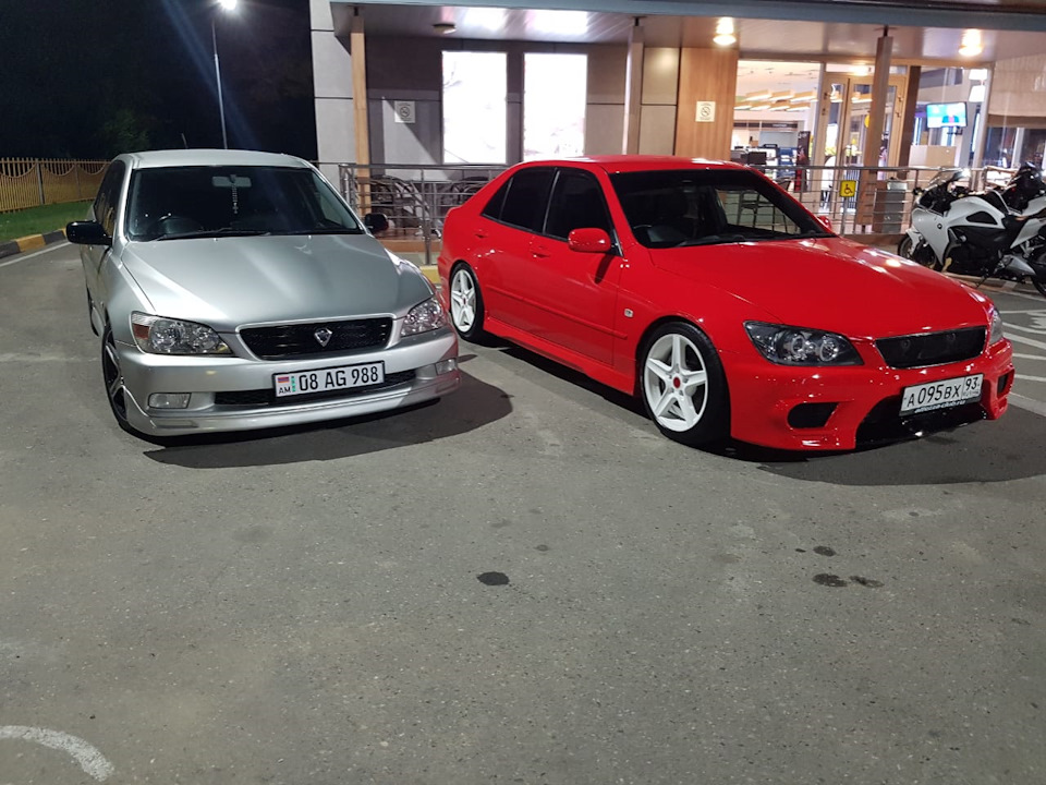 Беспроводная зарядка, м педали, сетка в ноздри и брызговики заодно ...