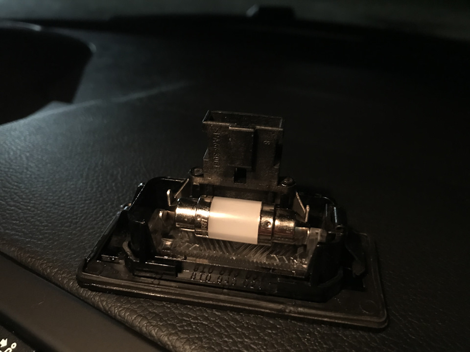 HqAAAgNNqeA 960 замена подсветки номера шкода фабия