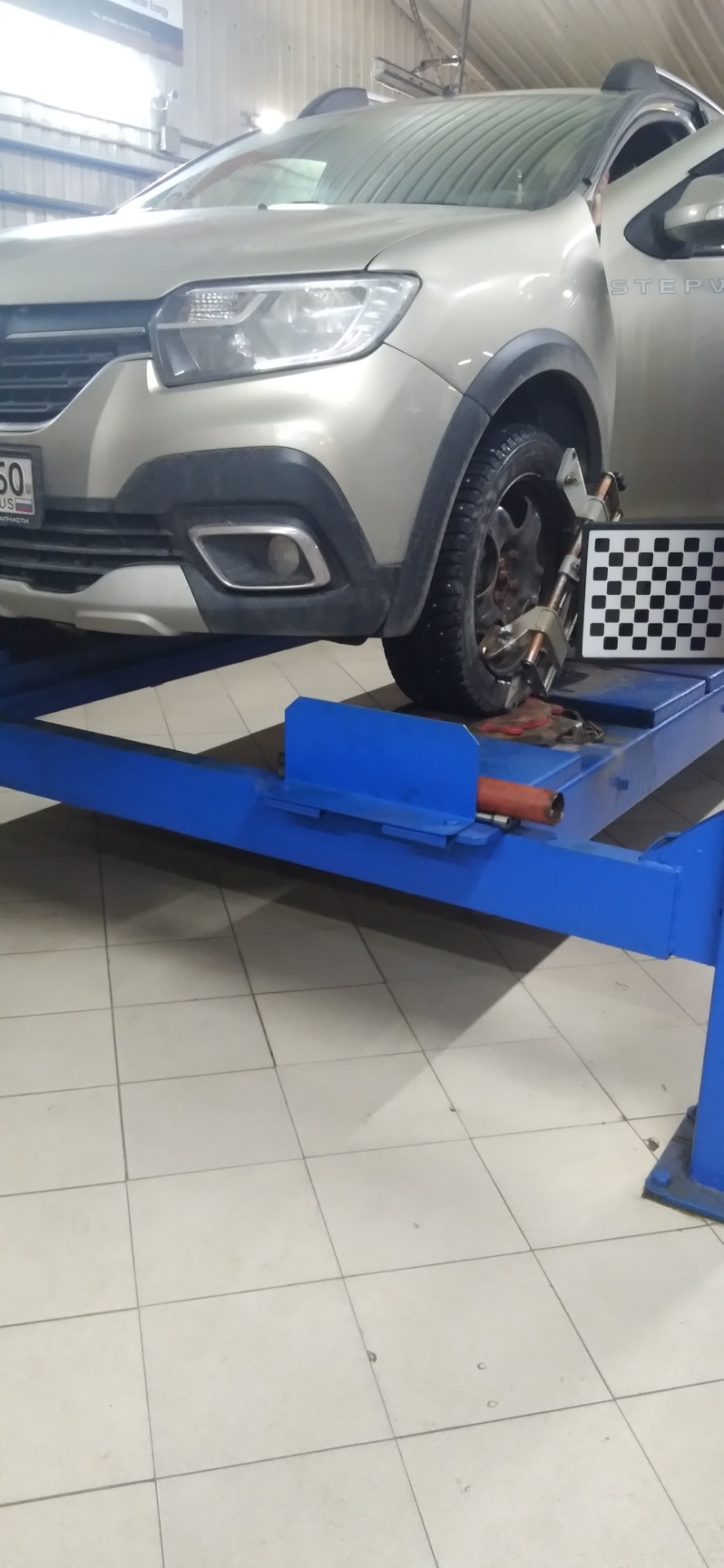 Левая шаровая + стойка стабилизатора — Renault Sandero Stepway (2G), 1 ...