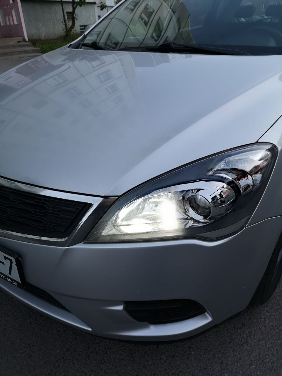 Замена ламп ближнего света и ходовых огней — KIA Ceed (1G), 1,6 л, 2009 ...