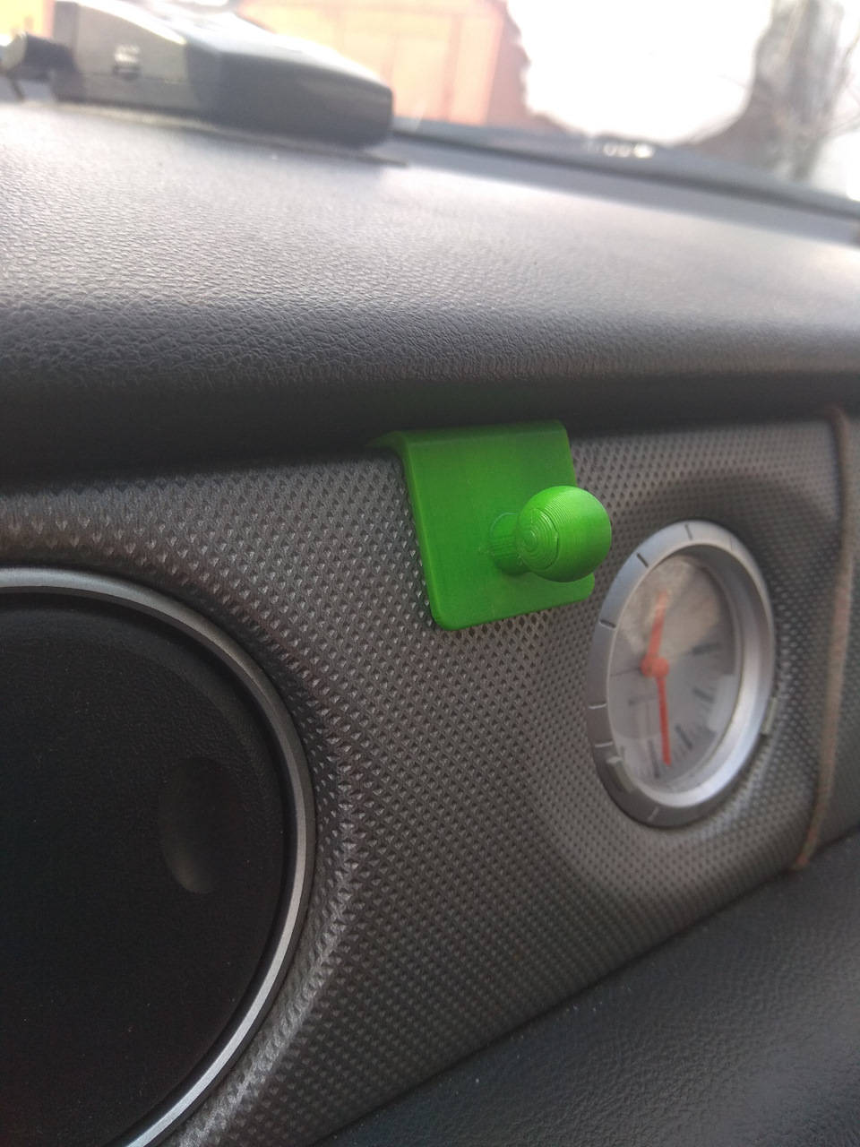 Крепление держателя телефона — Mitsubishi Outlander (1G), 2 л, 2007 ...