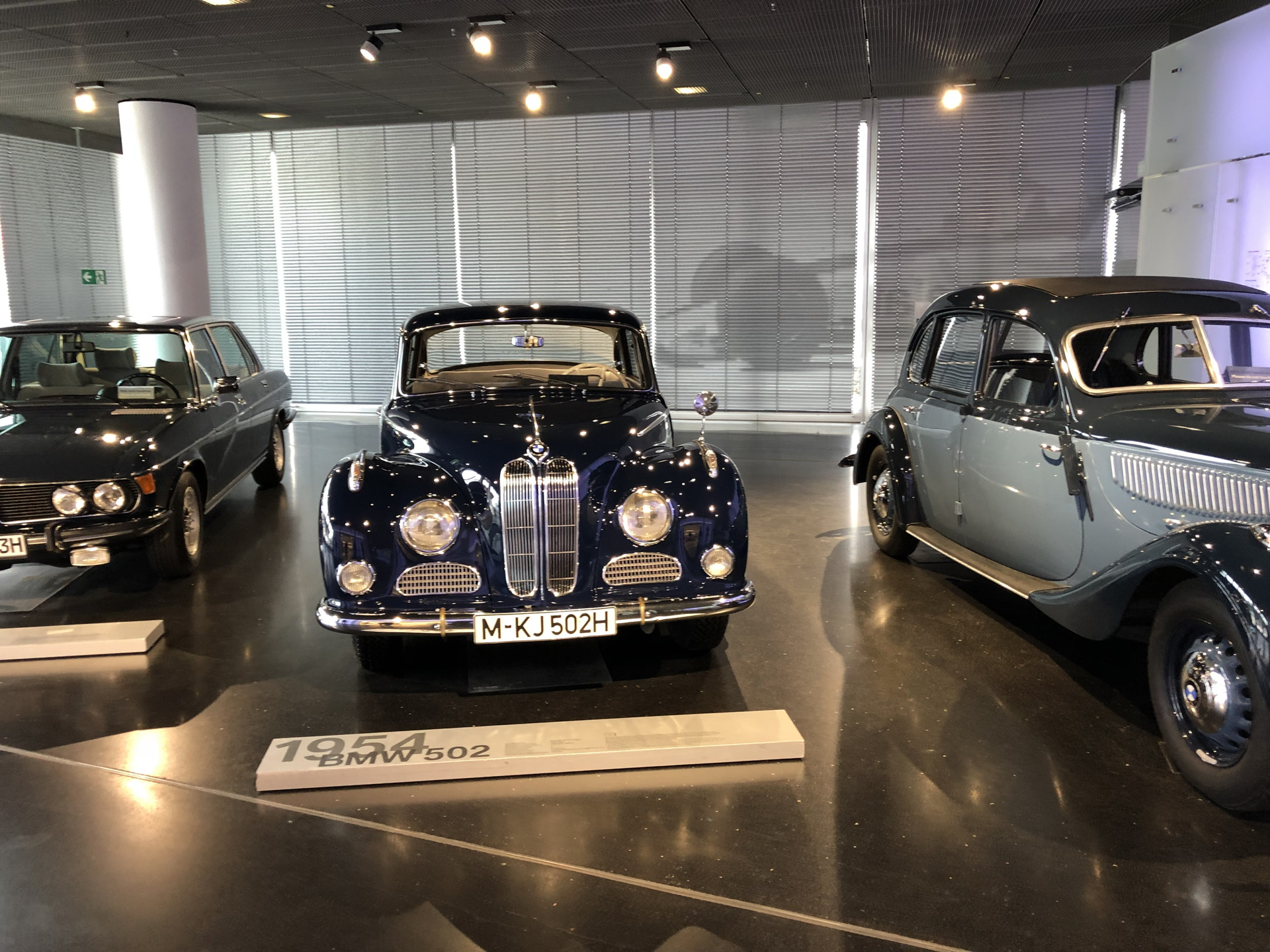 Где находится bmw museum