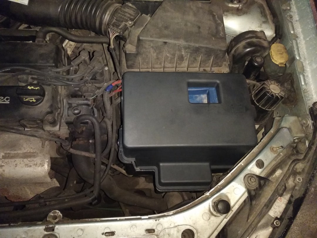 аккумулятор форд снять крышку