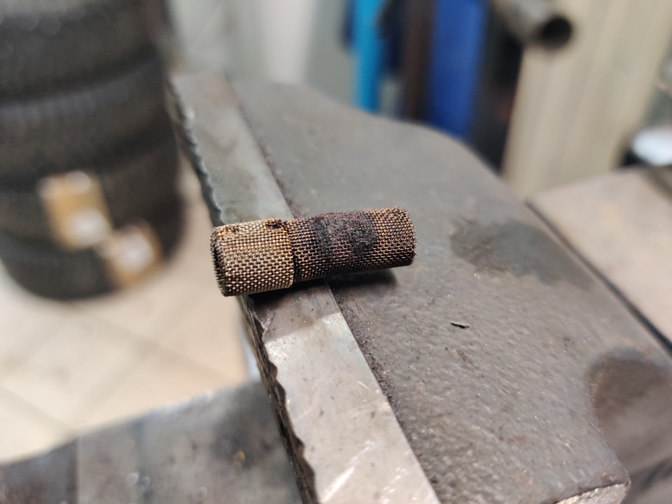 Чем приклеить жабо к лобовому стеклу