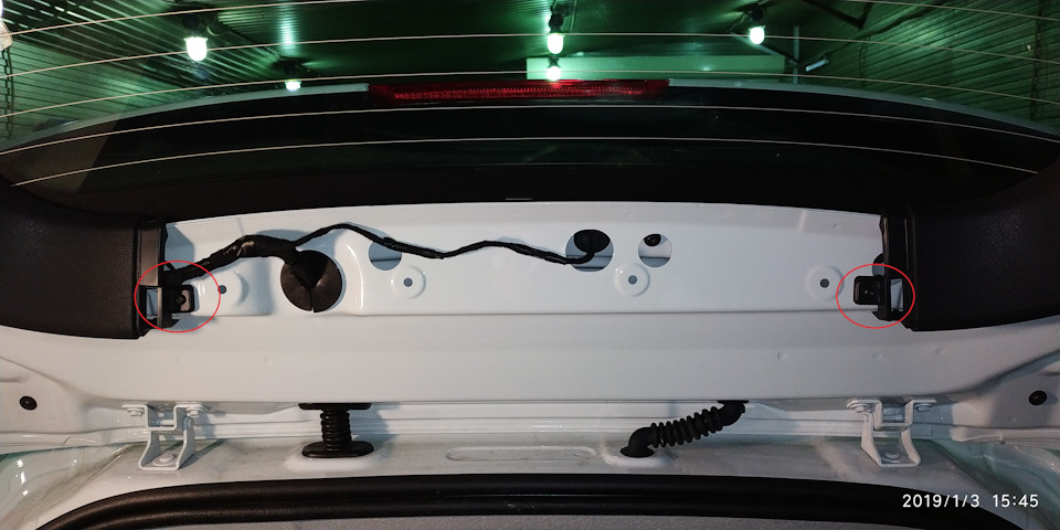 Откручиваем 2 болта — Lada Vesta SW (1G)