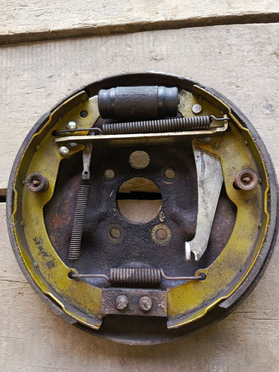 А это система барабанных тормозов. Буду продавать. Если кому нужно будет, могу отправить. — Volkswagen Polo Sedan