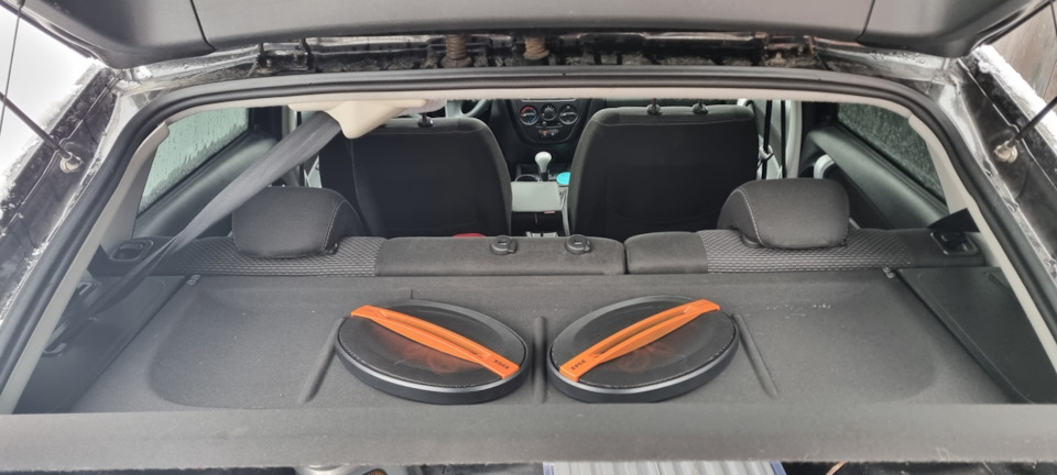 Установка динамиков в заднюю полку — Lada Гранта лифтбек, 1,6 л, 2015 ...