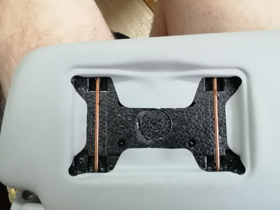 Сломалась у меня как то крышка зеркала в солнцезащитном. — Ford Kuga ...