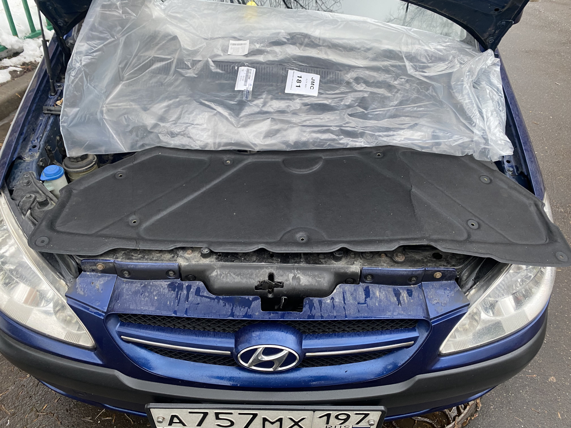Установка шумоизоляции капота — Hyundai Getz, 1,4 л, 2007 года ...