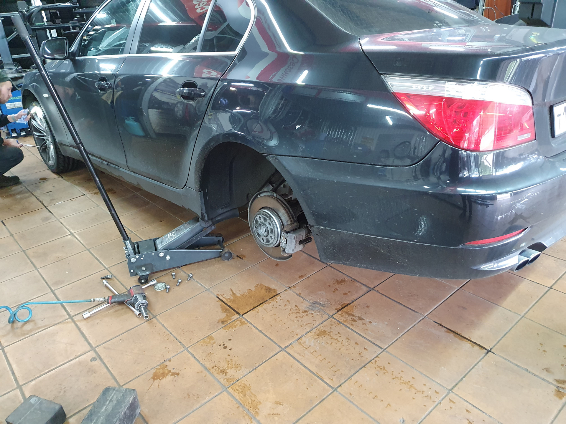 Устранение течи дверной карты, замена датчика ОЖ, замена резины — BMW 5 ...