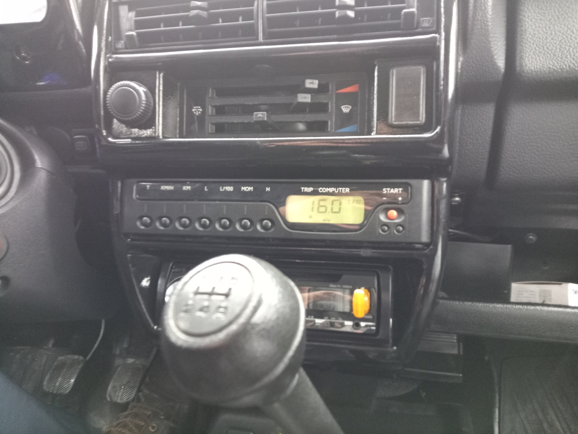 Торпеда ваз 2114 люкс. Торпедо ваз 2114. Щит приборов ваз 2114. Панель на ниву 2114. Щиток приборов нива 2114.