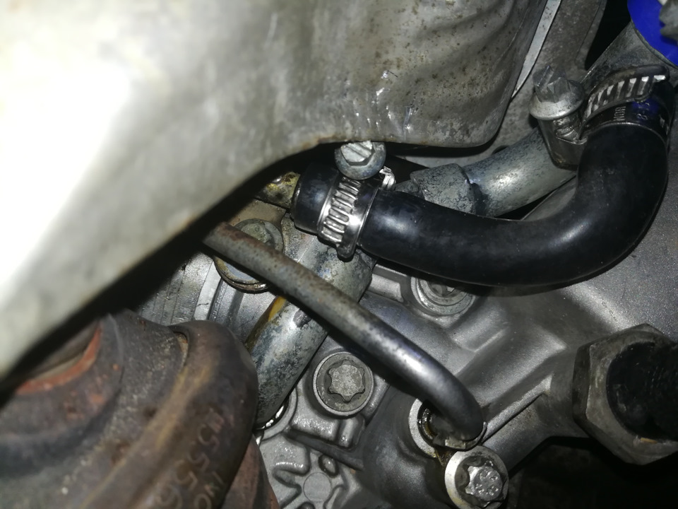 Устранение течи шланга турбины — Opel Astra J, 1,4 л, 2011 года ...