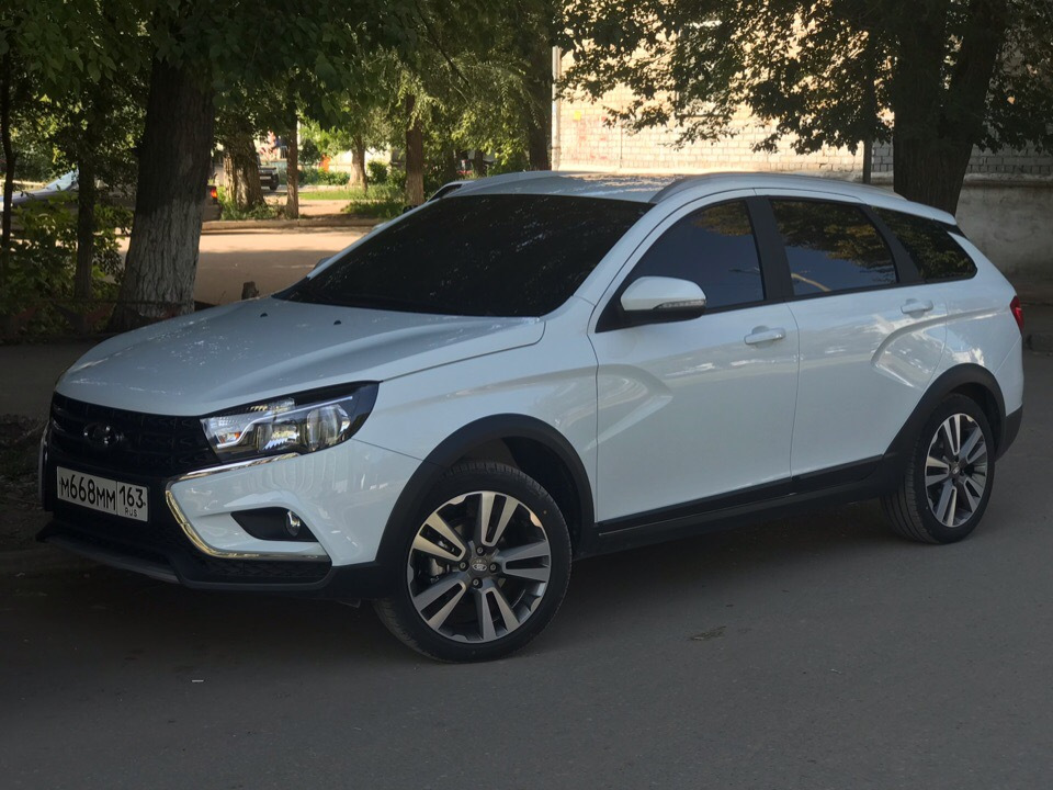 Lada SV Cross белая