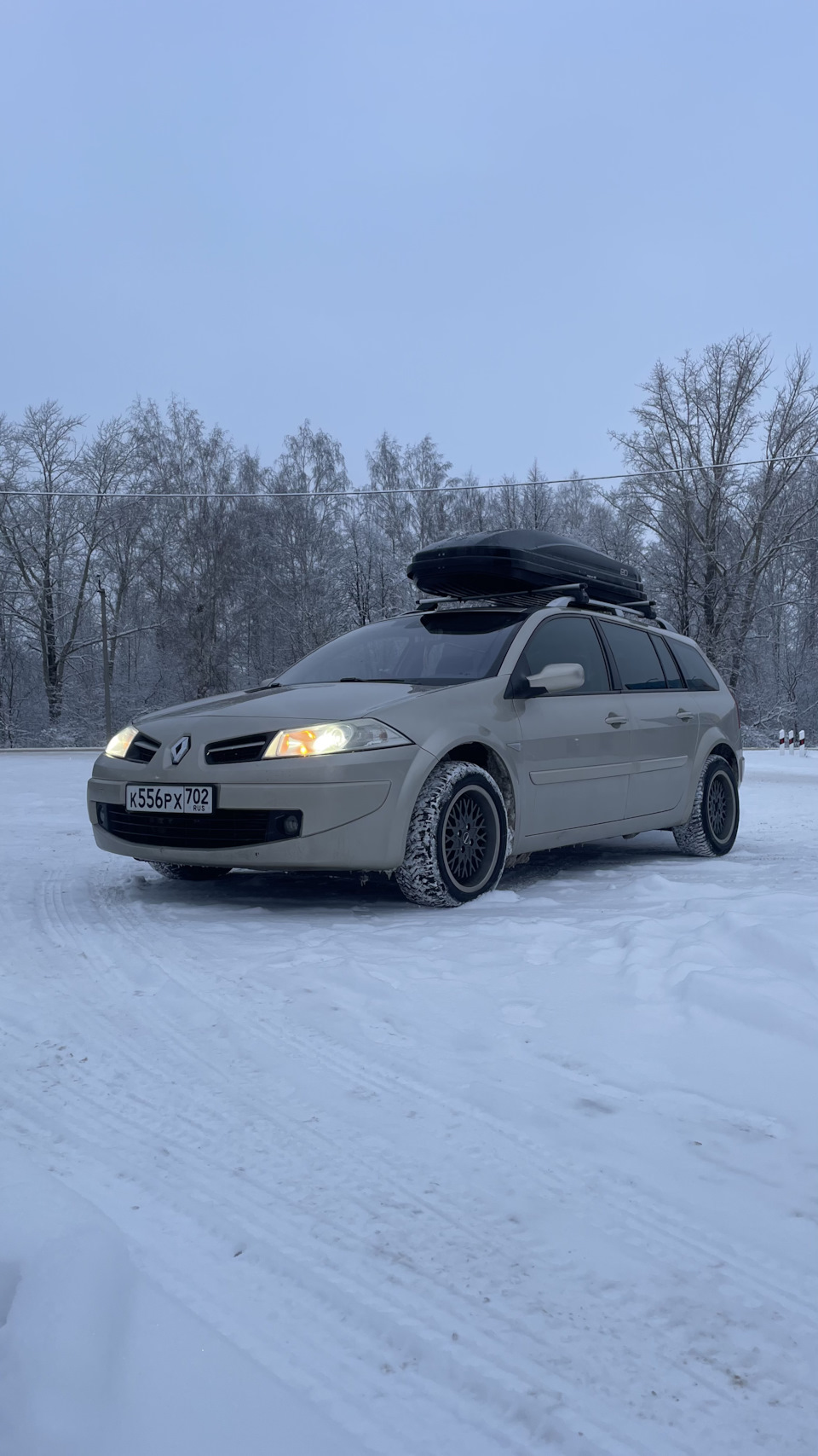 Фотография «Ух это зима 🥶 ну как вам машина с боксом на крыше?»