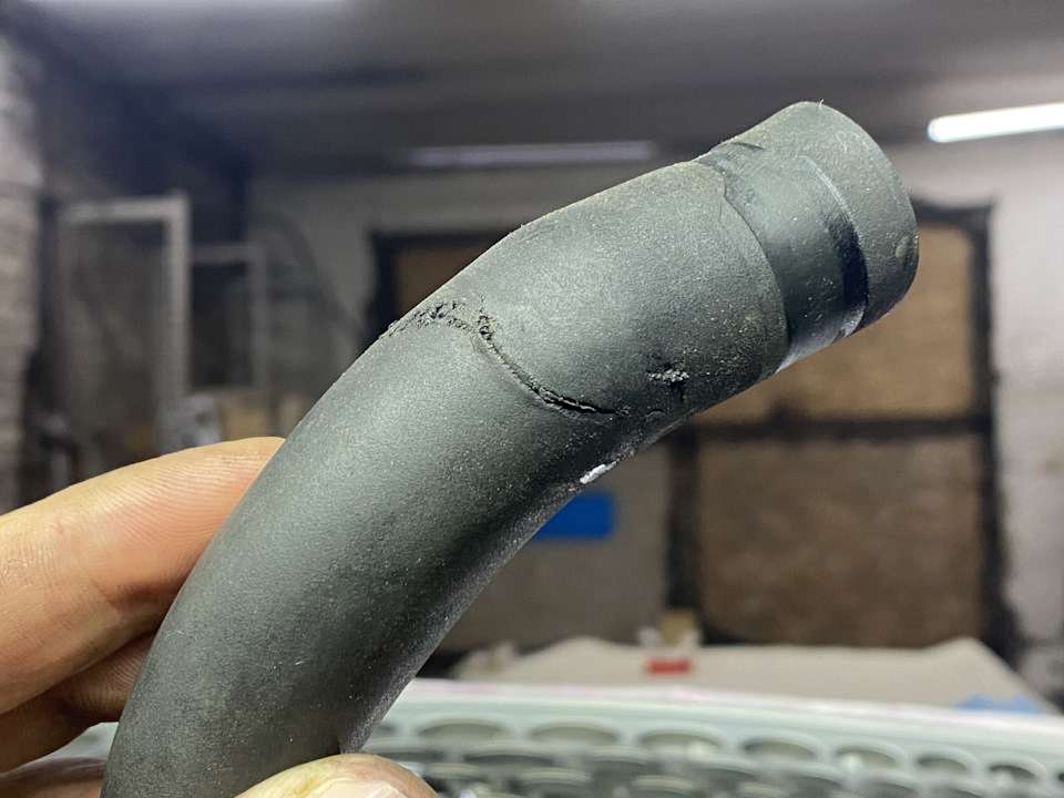 Вроде такая безобидная царапина. — Nissan Cefiro Wagon