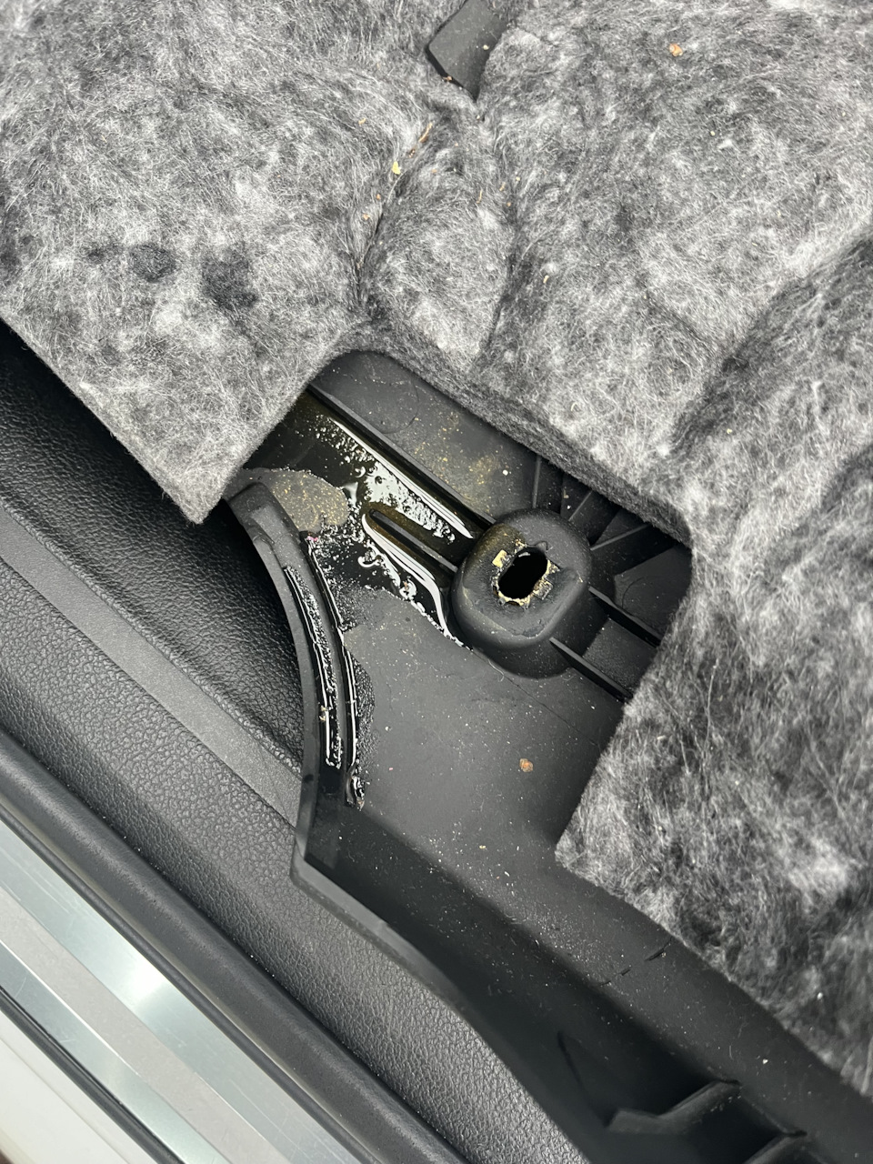 Вода под водительским ковриком Audi a4 b8 — Сообщество «Фан-клуб Audi ...