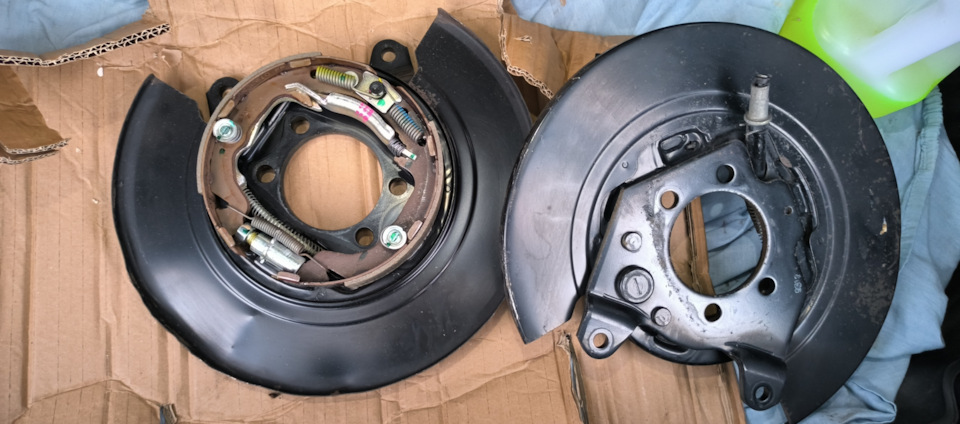 Вот так выглядит деталь, о которой идёт речь. 4800A031 — 4800A032 — Mitsubishi Outlander XL. Запчасти на фото: 4800A031, 4800A032