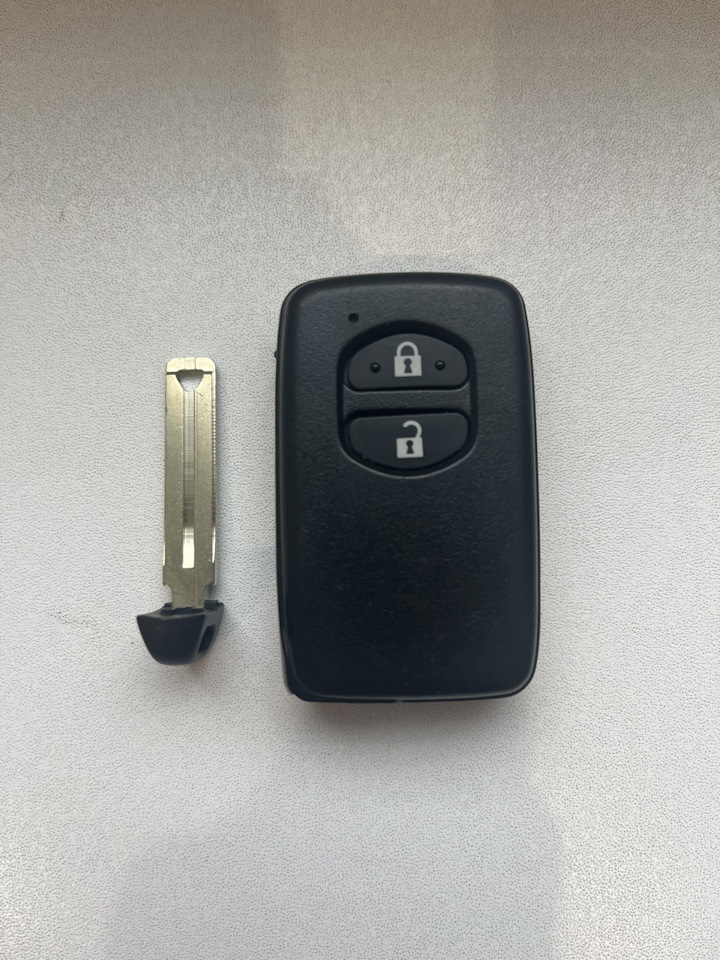 Смарт ключ, чип ключ Toyota 2 кнопки на Toyota Corolla Fielder (E160 ...