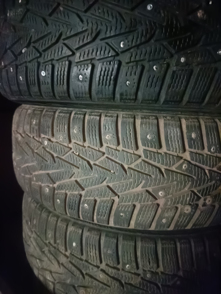 Шины зимние шипованные Nokian 195/65 R15. Б/у | 9 000 ₽ в городе ...