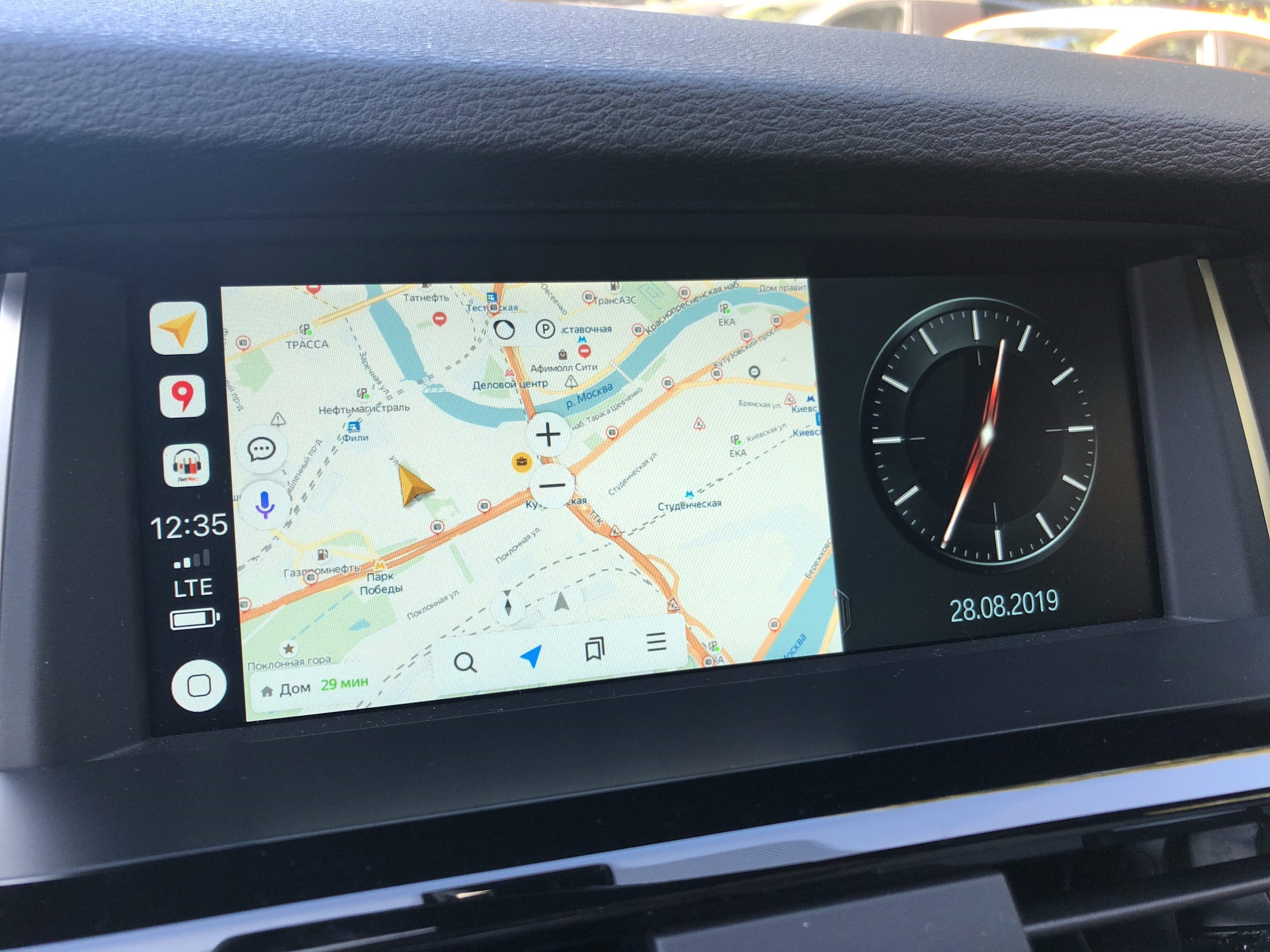 Навигатор сейчас. Навигатор CARPLAY BMW. BMW x4 f26 CARPLAY Яндекс навигатор. CARPLAY BMW g20 Яндекс навигатор. Яндекс навигатор в Apple CARPLAY.