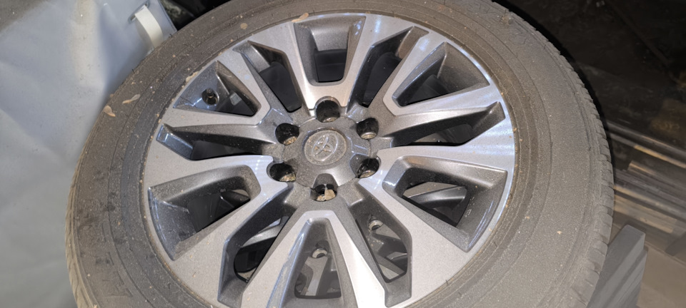 Шины летние Dunlop 265/55 R19, литые диски Toyota 7,5Jx19 ET25 6x139,7 ...
