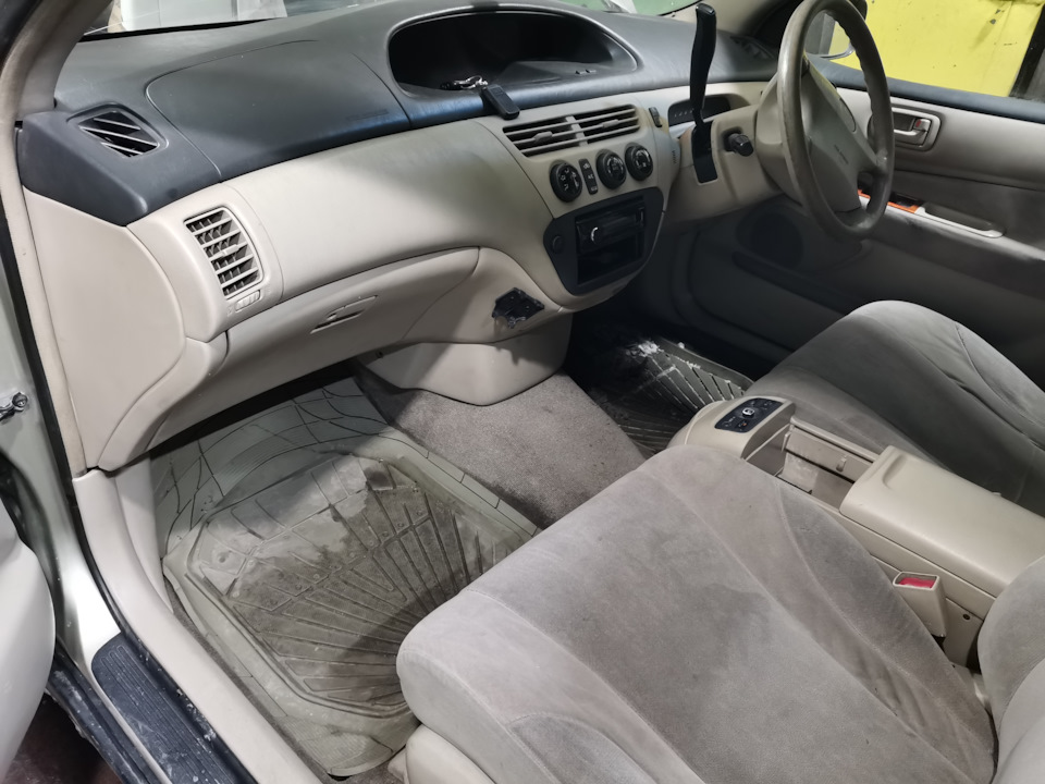 В общем все собрал. С ипсумовским радиатором все собралось как по заводу. И даже патрубок обдува ног пассажира влез! С газелевским не влезал. — Toyota Ardeo (V50)